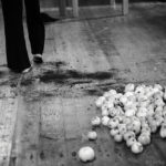 The suspended apple. Anna Rubio